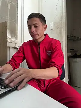 santiObrero online show from March 2026 03:13:01 PM