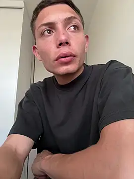 santiObrero online show from April 2026 09:16:01 PM