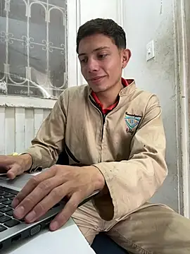 santiObrero online show from July 2026 03:00:02 PM