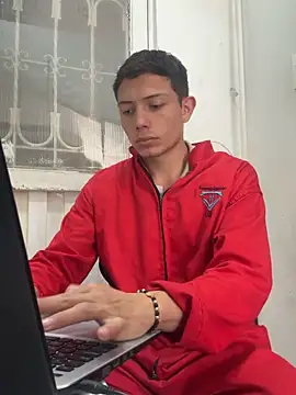 Snapshot of santiObrero chatting on April 2026 03:38:02 PM santiObrero online show from April 2026 03:38:02 PM