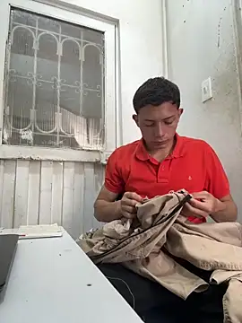 Snapshot of santiObrero chatting on May 2026 03:42:01 PM santiObrero online show from May 2026 03:42:01 PM