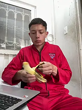 santiObrero online show from April 2026 03:15:02 PM