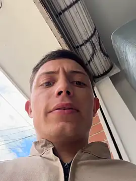 Snapshot of santiObrero chatting on April 2026 07:05:02 PM santiObrero online show from April 2026 07:05:02 PM