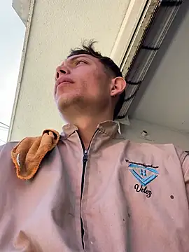 santiObrero online show from January 2026 03:59:01 PM