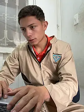 santiObrero online show from June 2026 03:50:02 PM