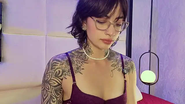 Snapshot of JuneCollins chatting on February 2026 09:25:01 PM JuneCollins online show from February 2026 09:25:01 PM