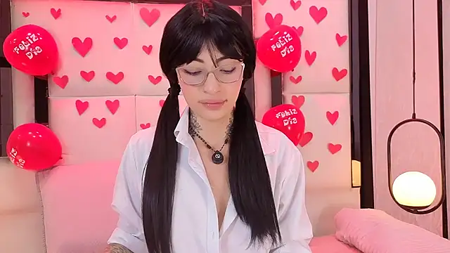 Snapshot of JuneCollins chatting on February 2026 08:41:01 PM JuneCollins online show from February 2026 08:41:01 PM