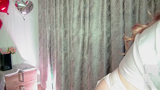 Snapshot of LilianBliss chatting on February 2026 09:25:02 PM LilianBliss online show from February 2026 09:25:02 PM