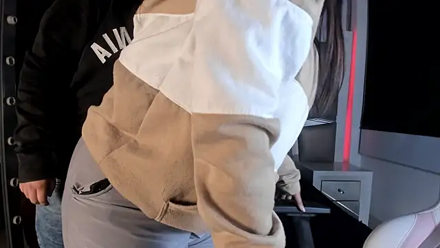 Liany and liam online show from January 2026 04:49:02 AM