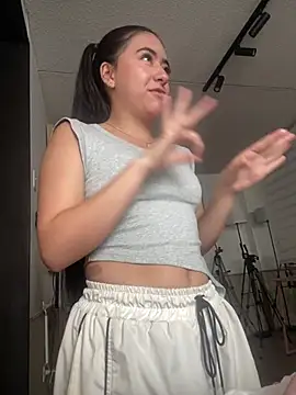 AuroraJohns Pink online show from February 2026 08:39:01 PM