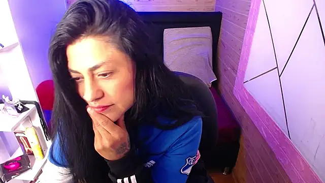 clara luna online show from March 2026 10:44:01 PM