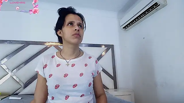 mitzukywinteer online show from March 2026 09:33:01 PM