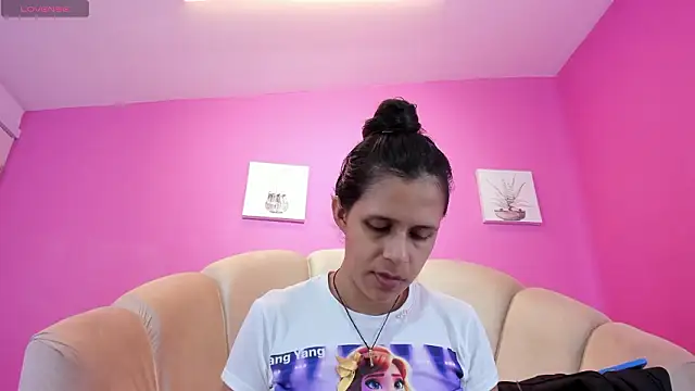 mitzukywinteer online show from February 2026 07:25:01 PM