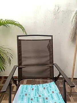 Auri   online show from April 2026 08:04:02 PM