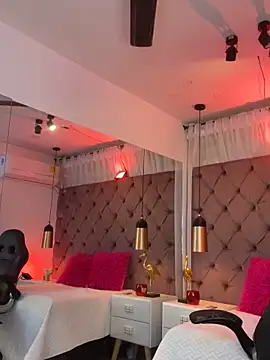 Auri   online show from May 2026 07:31:02 PM