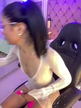 Auri   online show from March 2026 07:36:02 PM