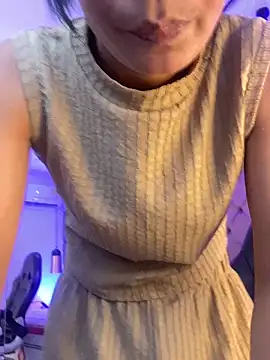 Auri   online show from May 2026 07:28:02 PM