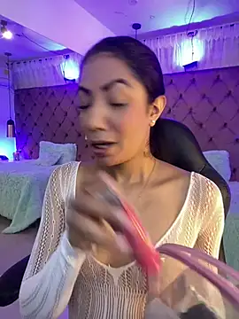 Auri   online show from March 2026 07:37:01 PM