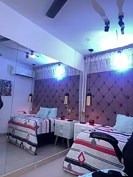 Auri   online show from May 2026 07:36:02 PM
