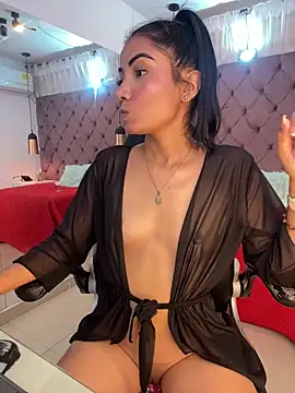 Auri   online show from April 2026 07:33:02 PM