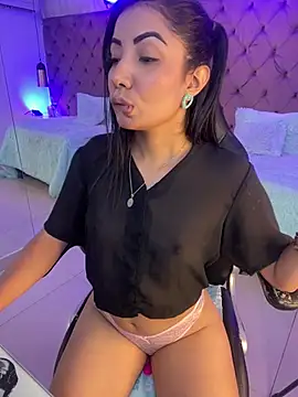 Auri   online show from March 2026 07:48:01 PM