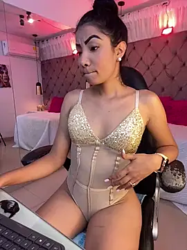 Snapshot of Auri__ chatting on June 2026 07:37:02 PM Auri online show from June 2026 07:37:02 PM