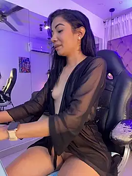 Snapshot of Auri__ chatting on July 2026 07:31:01 PM Auri online show from July 2026 07:31:01 PM