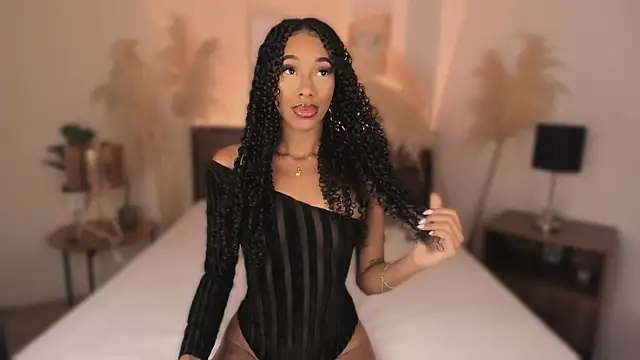 KaryMooon online show from April 2026 09:00:02 PM