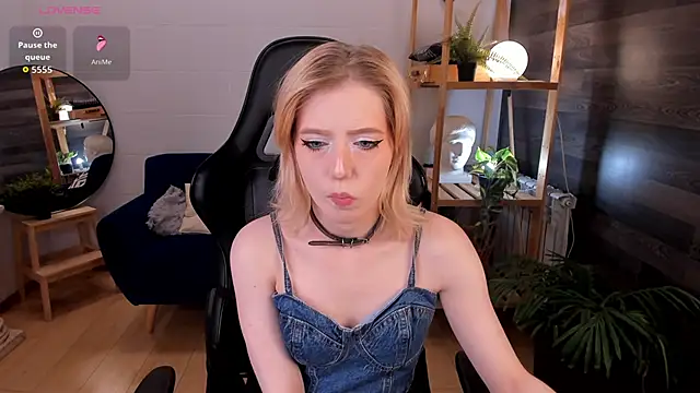 MoonlightAsuna online show from April 2026 01:35:01 PM