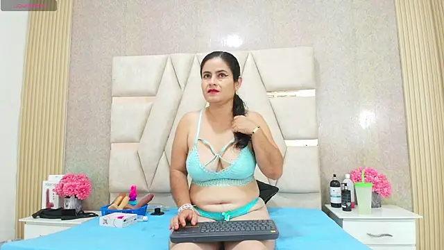 CrystallGomes online show from April 2026 02:47:02 AM
