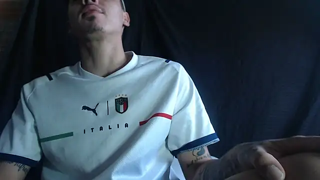 Andres1037 online show from February 2026 04:27:01 PM