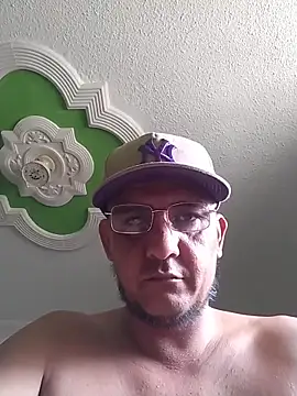 Snapshot of Juanstevan2724 chatting on February 2026 08:44:02 PM Juanstevan2724 online show from February 2026 08:44:02 PM