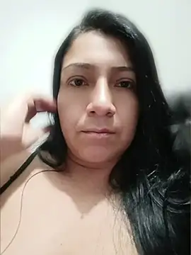 Snapshot of Katysaez chatting on May 2026 04:32:01 AM Katysaez online show from May 2026 04:32:01 AM