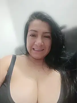 Snapshot of Katysaez chatting on June 2026 04:17:02 AM Katysaez online show from June 2026 04:17:02 AM