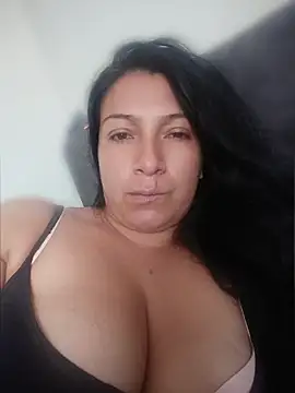 Snapshot of Katysaez chatting on May 2026 08:40:02 PM Katysaez online show from May 2026 08:40:02 PM