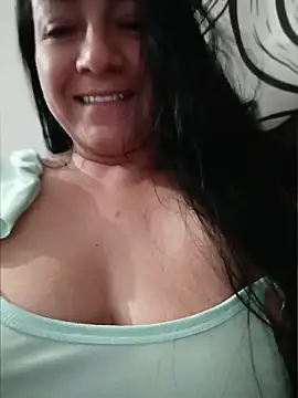Snapshot of Katysaez chatting on May 2026 05:04:01 AM Katysaez online show from May 2026 05:04:01 AM