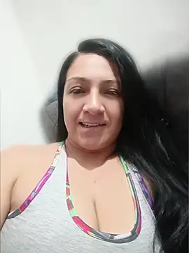 Snapshot of Katysaez chatting on May 2026 04:43:01 AM Katysaez online show from May 2026 04:43:01 AM