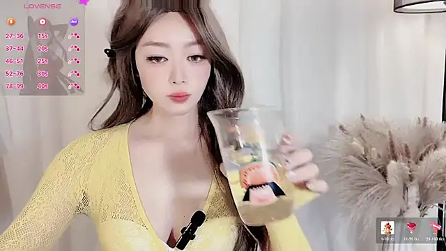 Snapshot of XinYuemeimei chatting on April 2026 02:43:01 PM XinYuemeimei online show from April 2026 02:43:01 PM