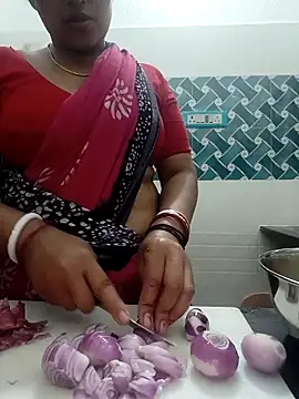 Hot-Tinaa online show from March 2026 03:01:02 PM