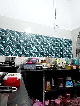 Hot-Tinaa online show from March 2026 04:02:01 PM