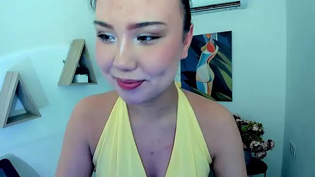 GlowMe online show from April 2026 03:32:02 AM