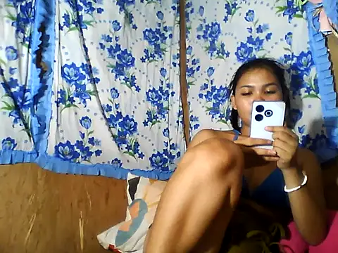 Snapshot of PinaySkinnyJust18 chatting on June 2026 04:39:01 AM PinaySkinnyJust18 online show from June 2026 04:39:01 AM