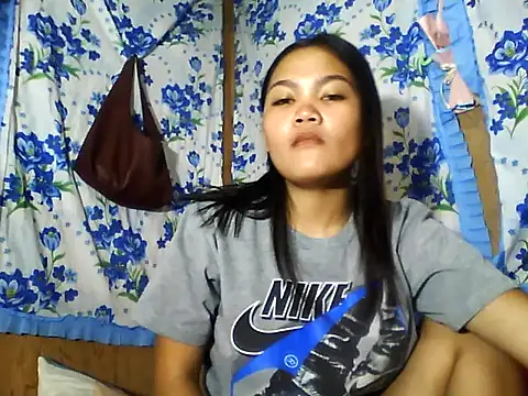 Snapshot of PinaySkinnyJust18 chatting on June 2026 10:04:01 PM PinaySkinnyJust18 online show from June 2026 10:04:01 PM