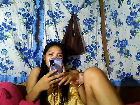 Snapshot of PinaySkinnyJust18 chatting on June 2026 04:30:01 AM PinaySkinnyJust18 online show from June 2026 04:30:01 AM