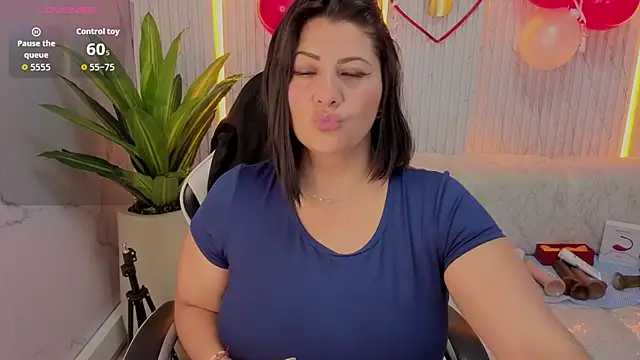 Snapshot of angele_roux_tp chatting on February 2026 07:32:02 PM angele roux tp online show from February 2026 07:32:02 PM