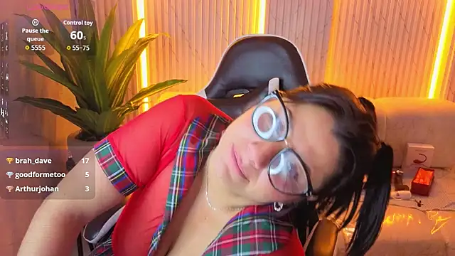 Snapshot of angele_roux_tp chatting on February 2026 08:03:01 AM angele roux tp online show from February 2026 08:03:01 AM