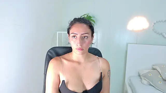 AmmyRouse   online show from February 2026 02:15:01 PM