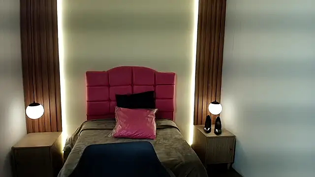 IvonneRoss  online show from February 2026 12:12:01 PM