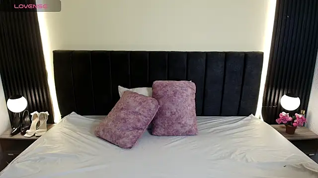 Snapshot of IvonneRoss_ chatting on March 2026 12:09:02 PM IvonneRoss online show from March 2026 12:09:02 PM