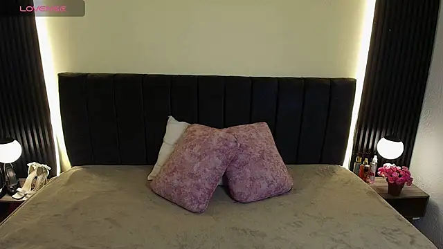 Snapshot of IvonneRoss_ chatting on March 2026 12:14:01 PM IvonneRoss online show from March 2026 12:14:01 PM